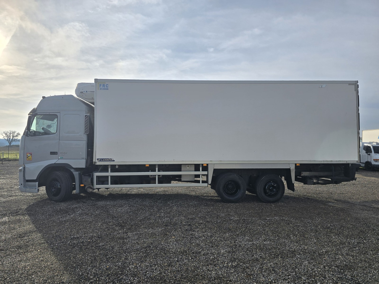 VOLVO FH500 - EEV - 6x2 - Steering Axle - Frigo - Meat Rail - Camion frigider: Foto 3 VOLVO FH500 - EEV - 6x2 - Steering Axle - Frigo - Meat Rail - Camion frigider: Foto 3