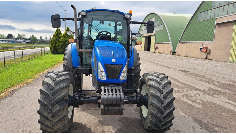 New Holland T 4.105 - Tractor agricol: Foto 2 New Holland T 4.105 - Tractor agricol: Foto 2
