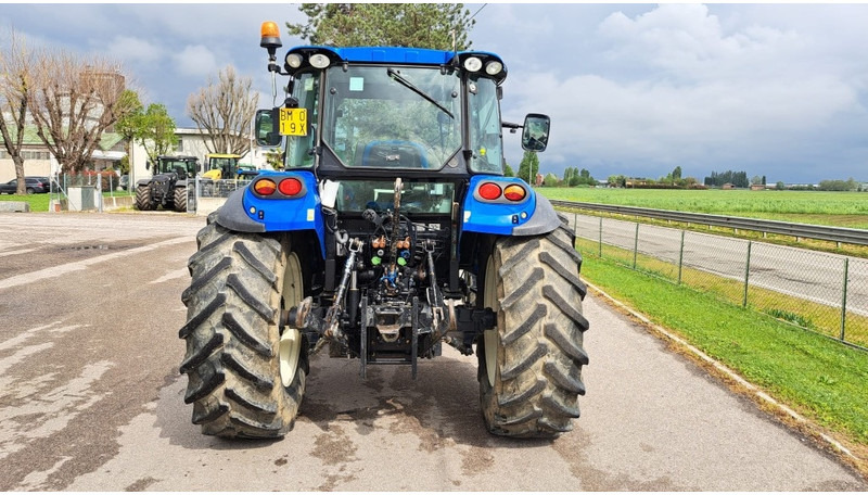 New Holland T 4.105 - Tractor agricol: Foto 4 New Holland T 4.105 - Tractor agricol: Foto 4