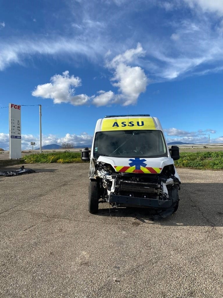 Fiat LES DAUPHINS/DUCATO TORINO 2.3M-Jet 160 endommagée - Ambulanță: Foto 2 Fiat LES DAUPHINS/DUCATO TORINO 2.3M-Jet 160 endommagée - Ambulanță: Foto 2