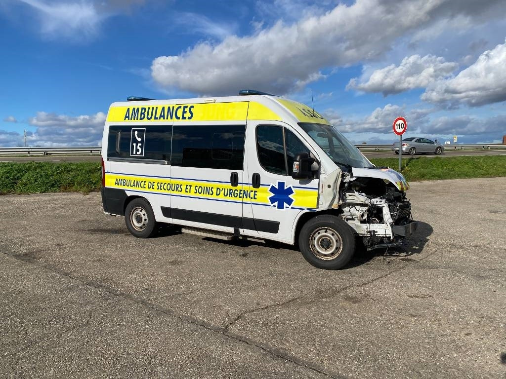 Fiat LES DAUPHINS/DUCATO TORINO 2.3M-Jet 160 endommagée - Autoutilitară box: Foto 3 Fiat LES DAUPHINS/DUCATO TORINO 2.3M-Jet 160 endommagée - Autoutilitară box: Foto 3