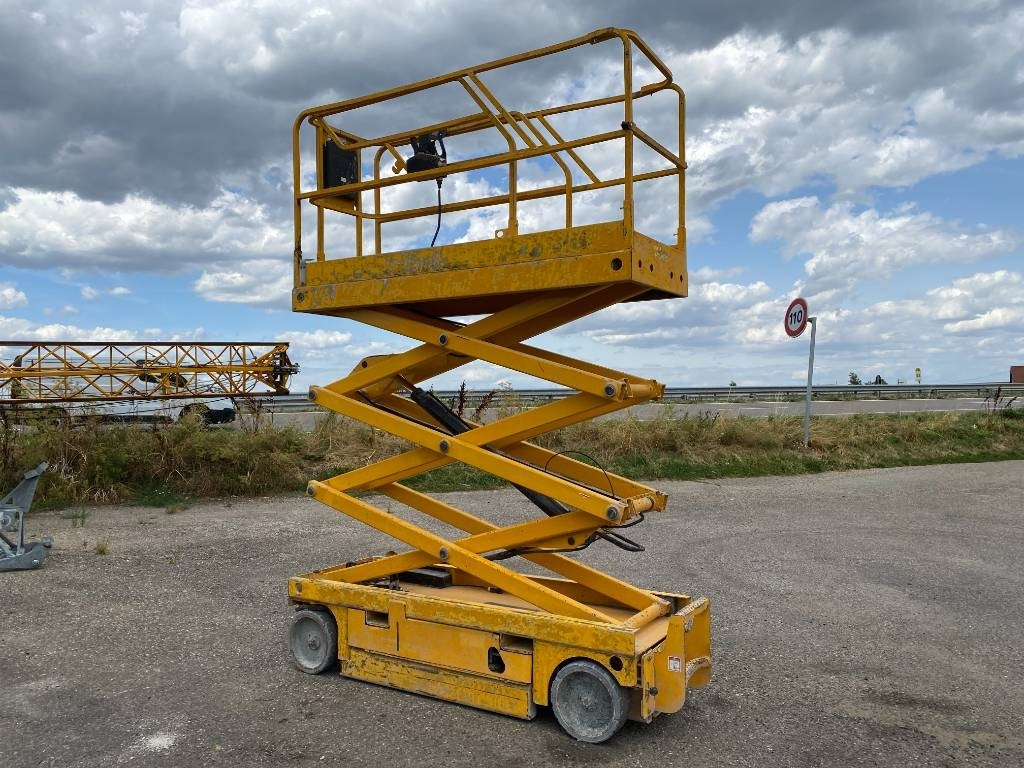 Haulotte Compact 8 - Platforma foarfeca: Foto 3 Haulotte Compact 8 - Platforma foarfeca: Foto 3