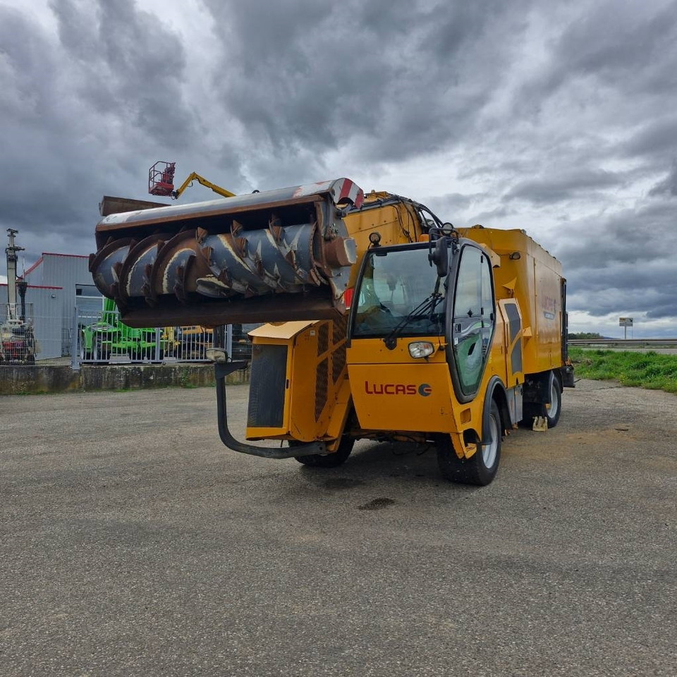 Lucas Autospire G240 - Remorcă distribuit furaje: Foto 2 Lucas Autospire G240 - Remorcă distribuit furaje: Foto 2