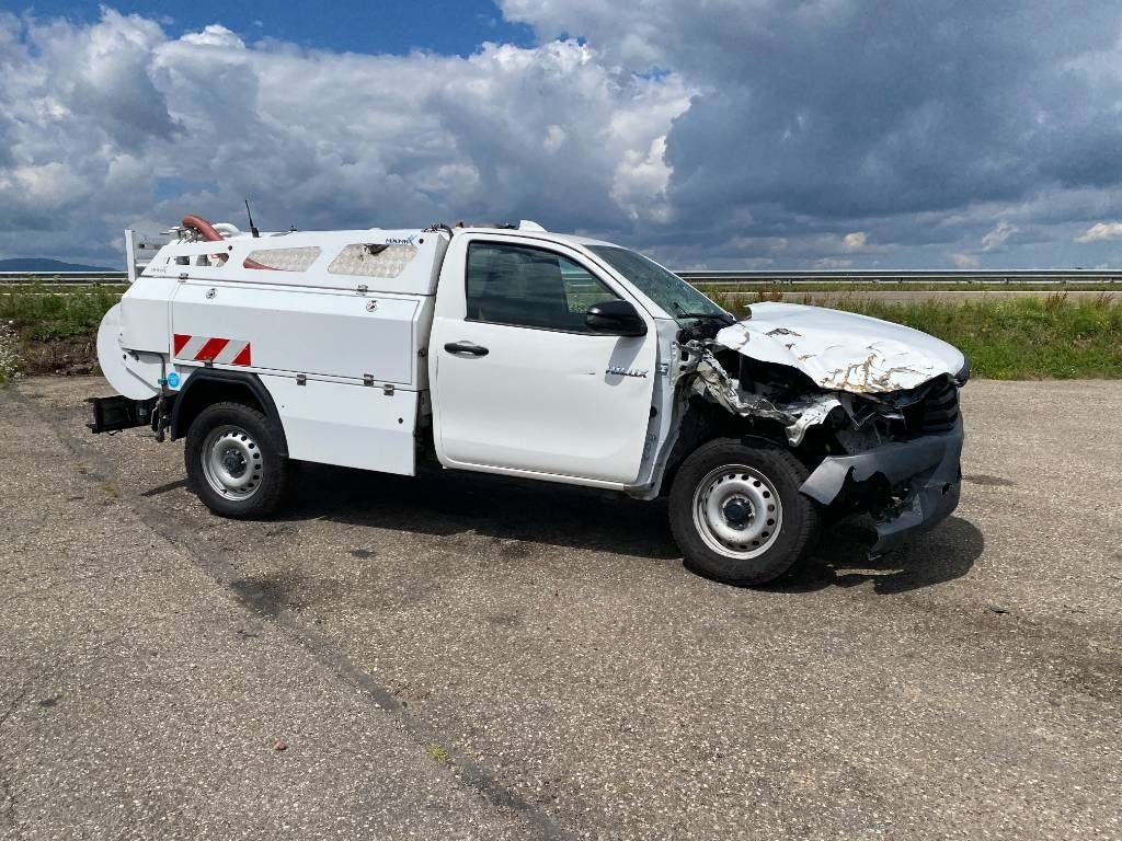 Toyota HILUX 2.4 D4D /MINIMAX COMBINE LONGWAY endommagé - Maşină pentru vidanjări: Foto 3 Toyota HILUX 2.4 D4D /MINIMAX COMBINE LONGWAY endommagé - Maşină pentru vidanjări: Foto 3