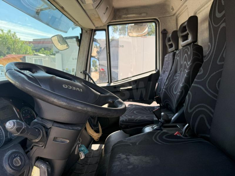 Iveco 120E22 CAISSE FRIGO HAYON - Camion frigider: Foto 4 Iveco 120E22 CAISSE FRIGO HAYON - Camion frigider: Foto 4