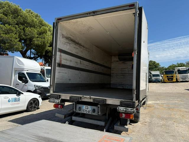 Iveco 120E22 CAISSE FRIGO HAYON - Camion frigider: Foto 2 Iveco 120E22 CAISSE FRIGO HAYON - Camion frigider: Foto 2