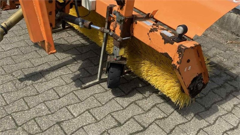 Nesbo FM 2400 S frontkost - Perie pentru Tractor agricol: Foto 2 Nesbo FM 2400 S frontkost - Perie pentru Tractor agricol: Foto 2