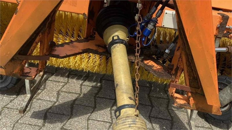 Nesbo FM 2400 S frontkost - Perie pentru Tractor agricol: Foto 3 Nesbo FM 2400 S frontkost - Perie pentru Tractor agricol: Foto 3