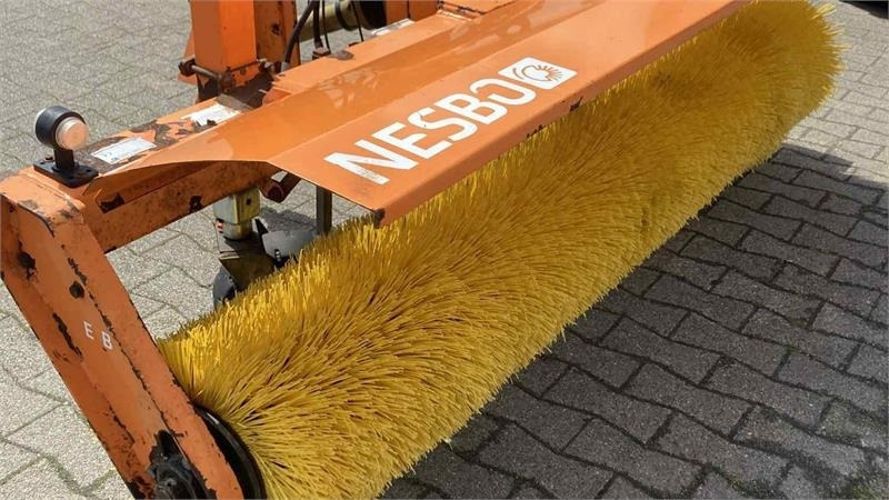 Nesbo FM 2400 S frontkost - Perie pentru Tractor agricol: Foto 5 Nesbo FM 2400 S frontkost - Perie pentru Tractor agricol: Foto 5