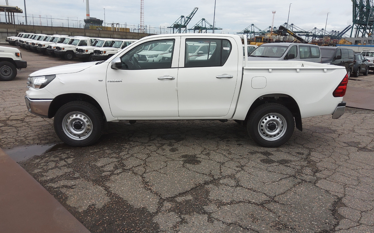 Toyota Hilux / Revo Pick-up double cabin pack security 2.4L Turbo Diesel Manual - Pick-up: Foto 3 Toyota Hilux / Revo Pick-up double cabin pack security 2.4L Turbo Diesel Manual - Pick-up: Foto 3