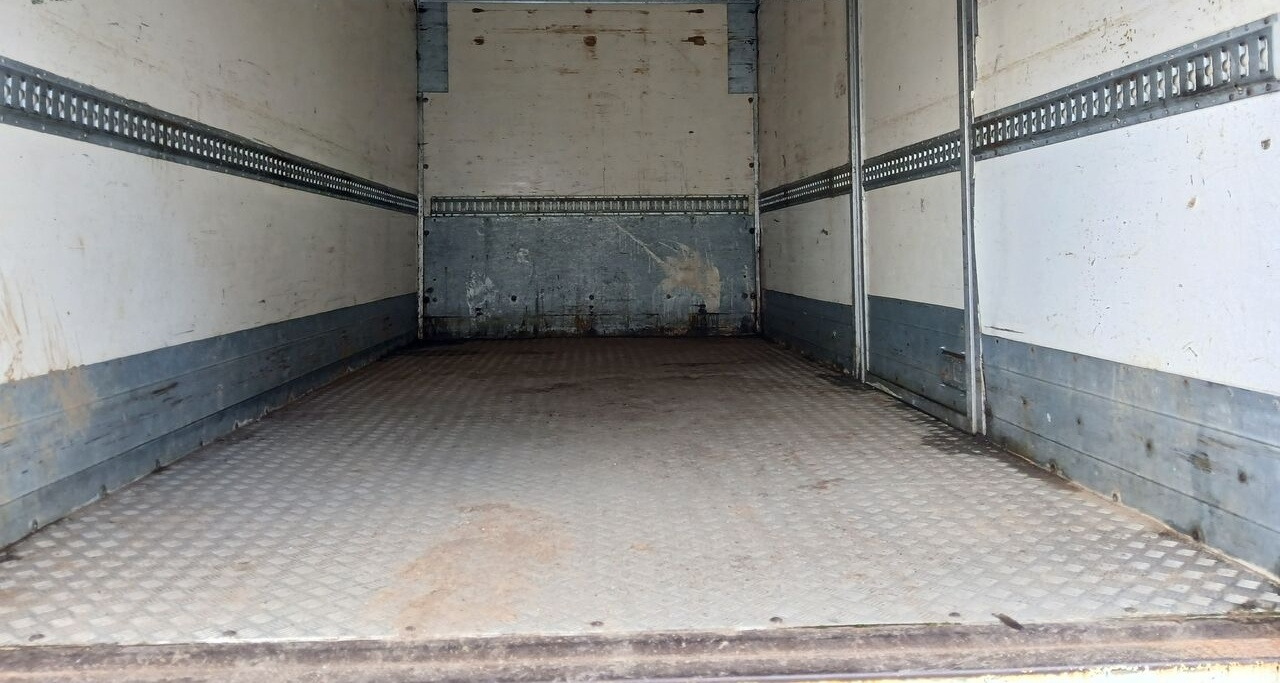 IVECO 70C18 - Camion izoterma: Foto 4 IVECO 70C18 - Camion izoterma: Foto 4