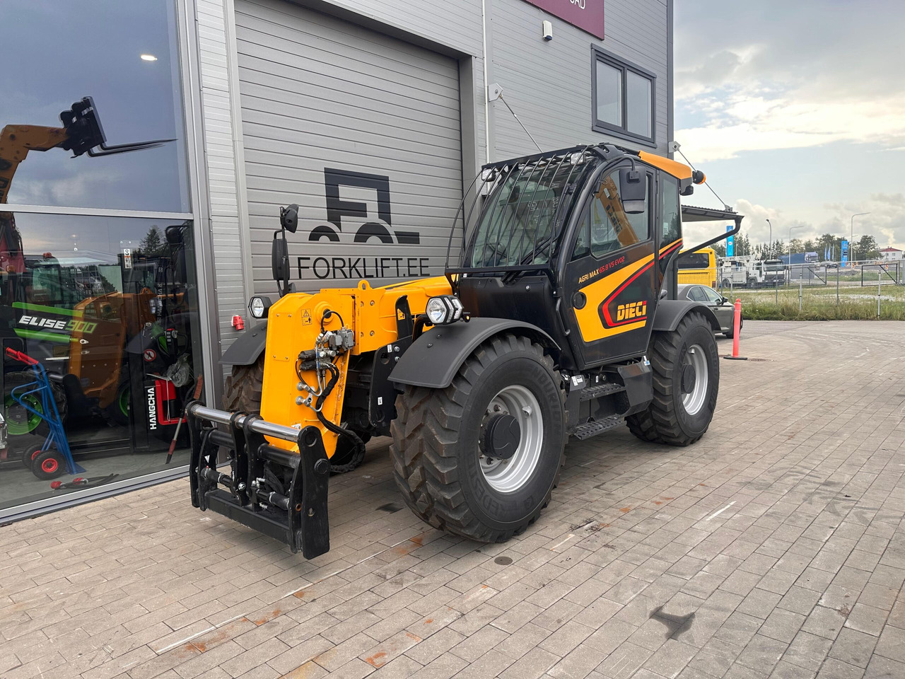 Dieci Agri Max 65.8 VS EVO2 - Stivuitor telescopic: Foto 1 Dieci Agri Max 65.8 VS EVO2 - Stivuitor telescopic: Foto 1