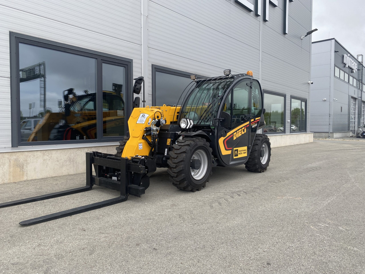 Dieci Mini Agri 20.4 SMART 37 kW - Stivuitor telescopic: Foto 1 Dieci Mini Agri 20.4 SMART 37 kW - Stivuitor telescopic: Foto 1