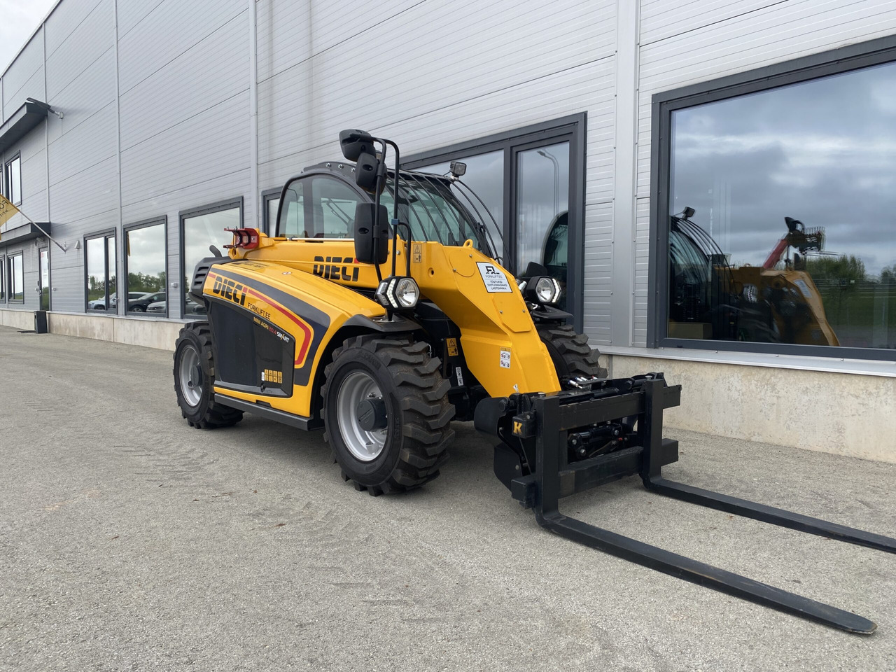 Dieci Mini Agri 20.4 SMART 37 kW - Stivuitor telescopic: Foto 3 Dieci Mini Agri 20.4 SMART 37 kW - Stivuitor telescopic: Foto 3