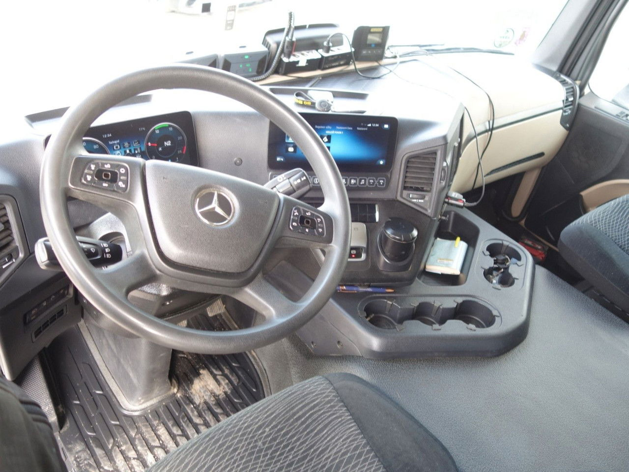 Mercedes-Benz Actros 1843 mit Kässbohrer Supertrans/Supertrans în leasing Mercedes-Benz Actros 1843 mit Kässbohrer Supertrans/Supertrans: Foto 18 Mercedes-Benz Actros 1843 mit Kässbohrer Supertrans/Supertrans în leasing Mercedes-Benz Actros 1843 mit Kässbohrer Supertrans/Supertrans: Foto 18