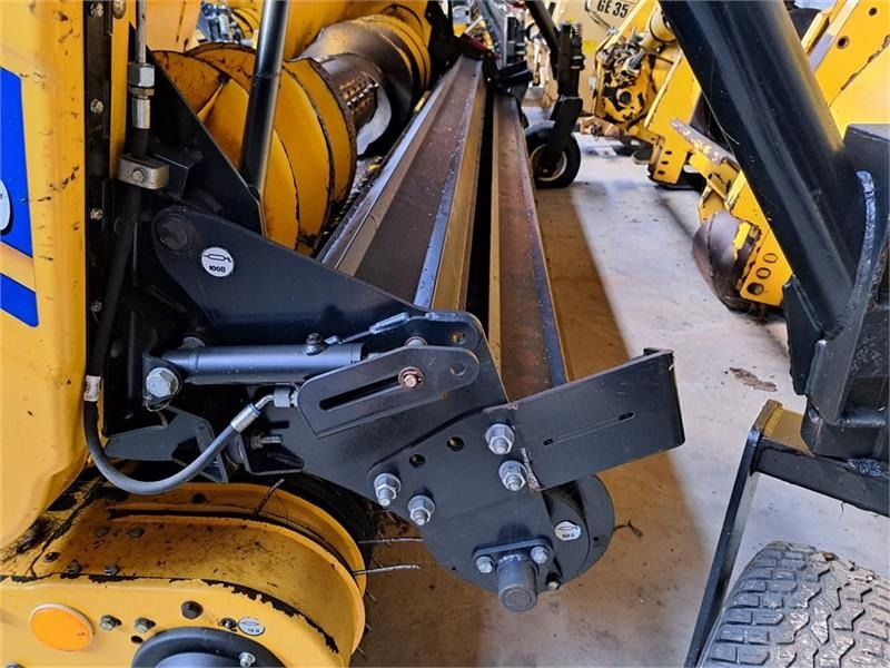 New Holland 283 Header - Utilaje pentru fân: Foto 4 New Holland 283 Header - Utilaje pentru fân: Foto 4