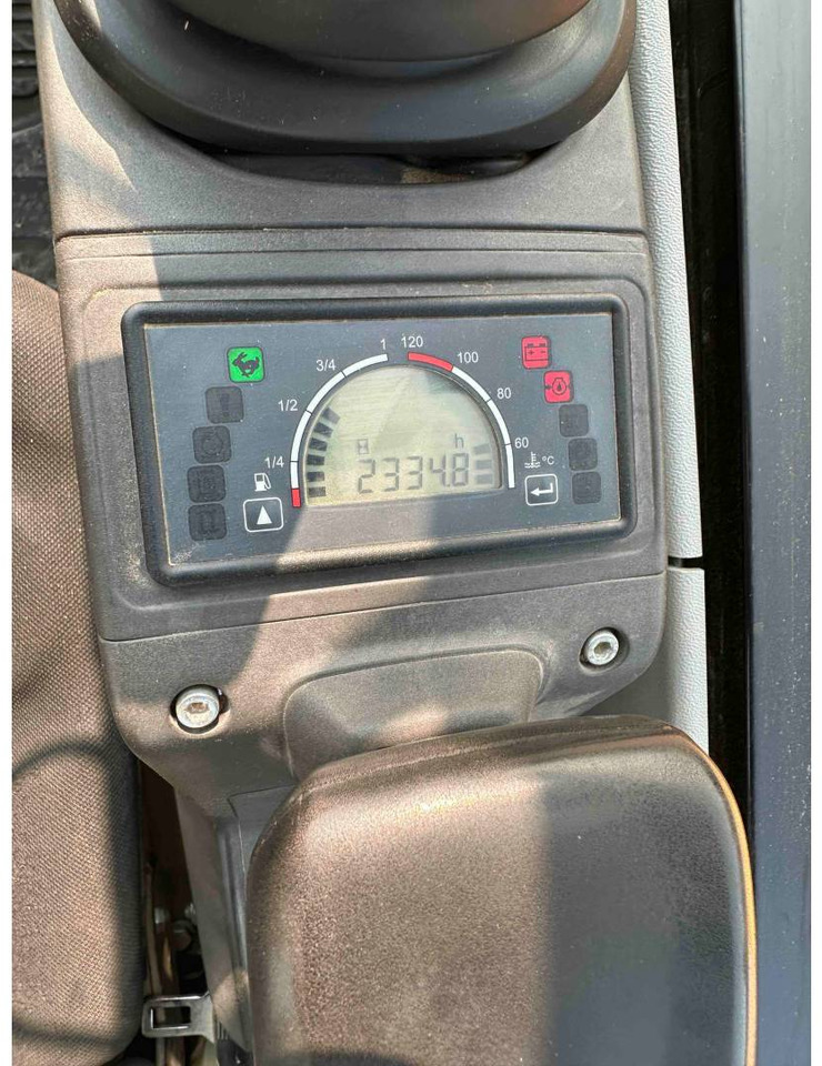 CAT 302.7DCR - Excavator pe şenile: Foto 5 CAT 302.7DCR - Excavator pe şenile: Foto 5