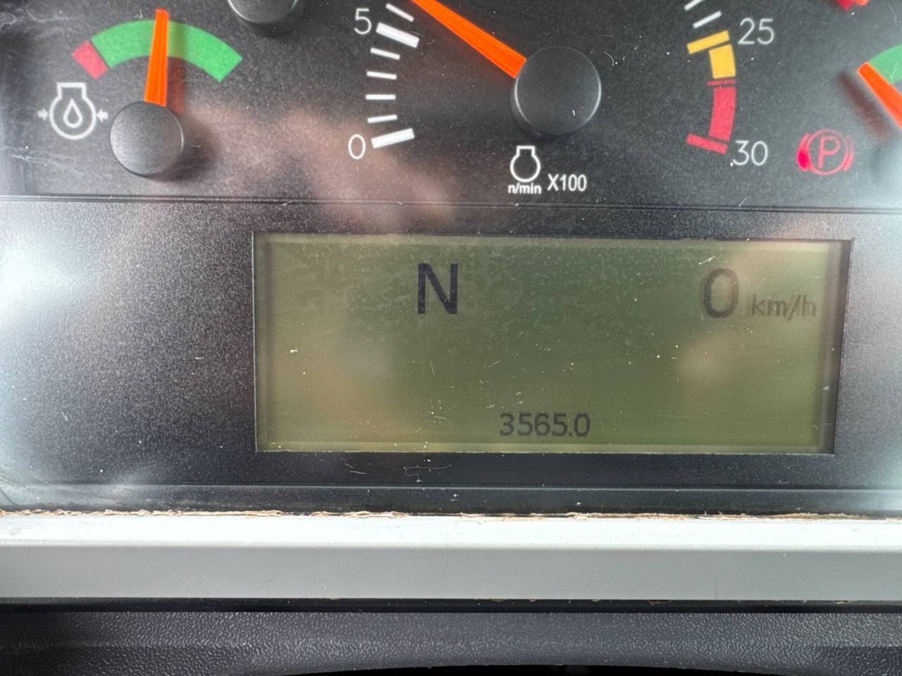 Camion articulat CAT 730: Foto 6