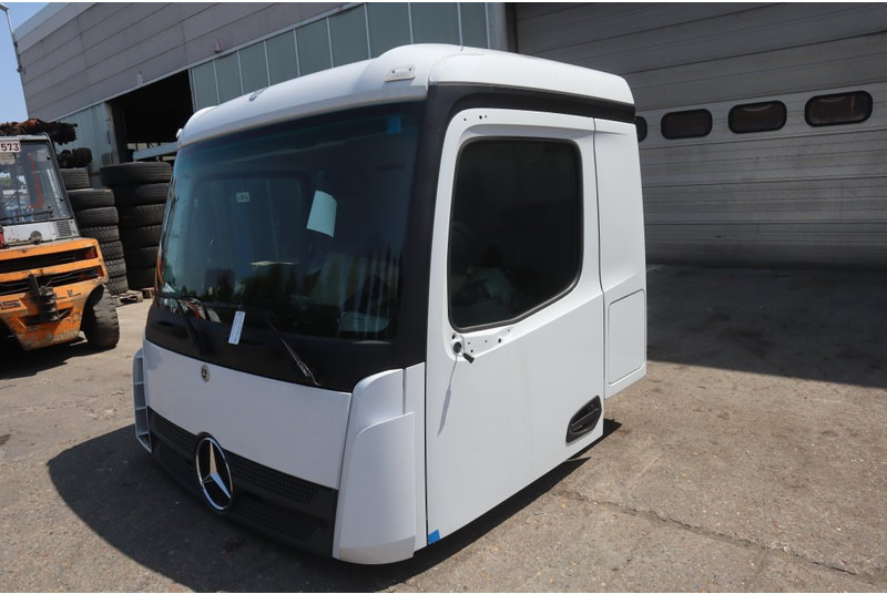 Mercedes-Benz AROCS M-CAB CLASSICSPACE 2.3 M - Cabină și interior pentru Camion: Foto 2 Mercedes-Benz AROCS M-CAB CLASSICSPACE 2.3 M - Cabină și interior pentru Camion: Foto 2