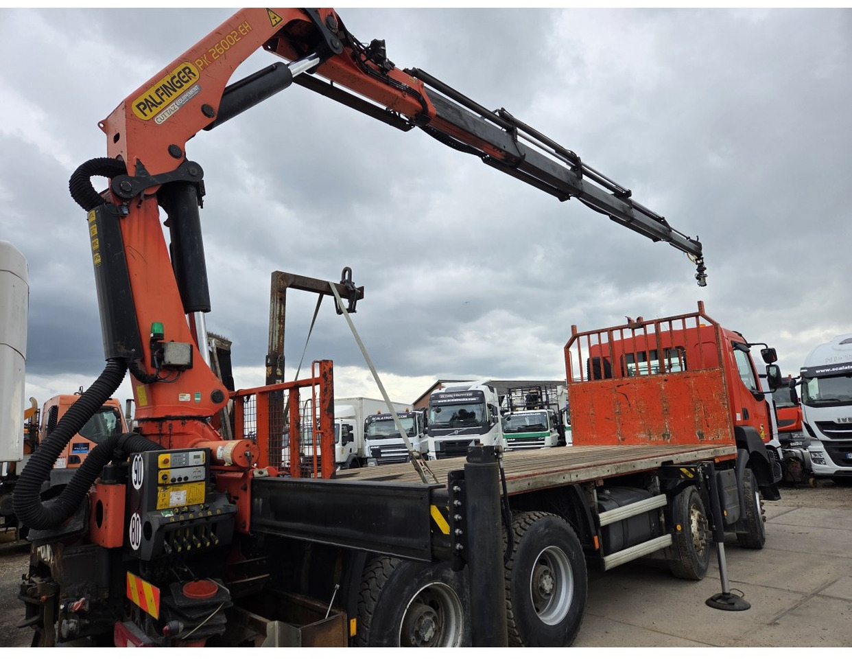 Renault Kerax 430 8X4 Flatbed Crane Palfinger PK26002EH 26 ton 5 Extensions *Retarder - Camion platformă, Camion cu macara: Foto 2 Renault Kerax 430 8X4 Flatbed Crane Palfinger PK26002EH 26 ton 5 Extensions *Retarder - Camion platformă, Camion cu macara: Foto 2