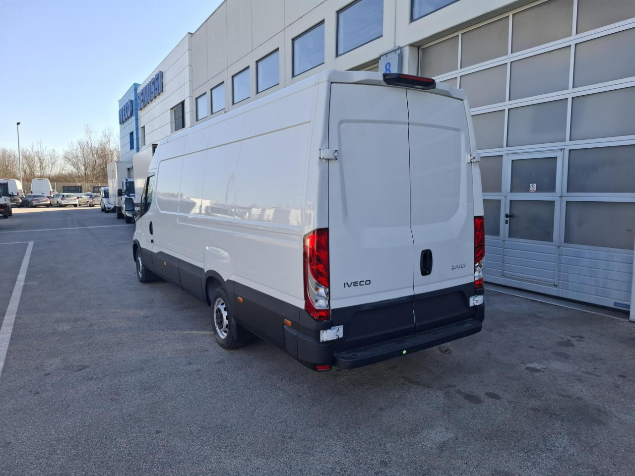 IVECO Daily 35S14V - Transport persoane: Foto 3 IVECO Daily 35S14V - Transport persoane: Foto 3