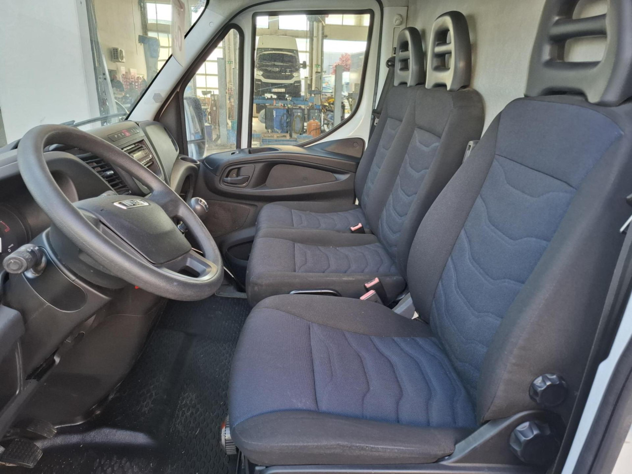 Transport persoane IVECO Daily 35S14V: Foto 6