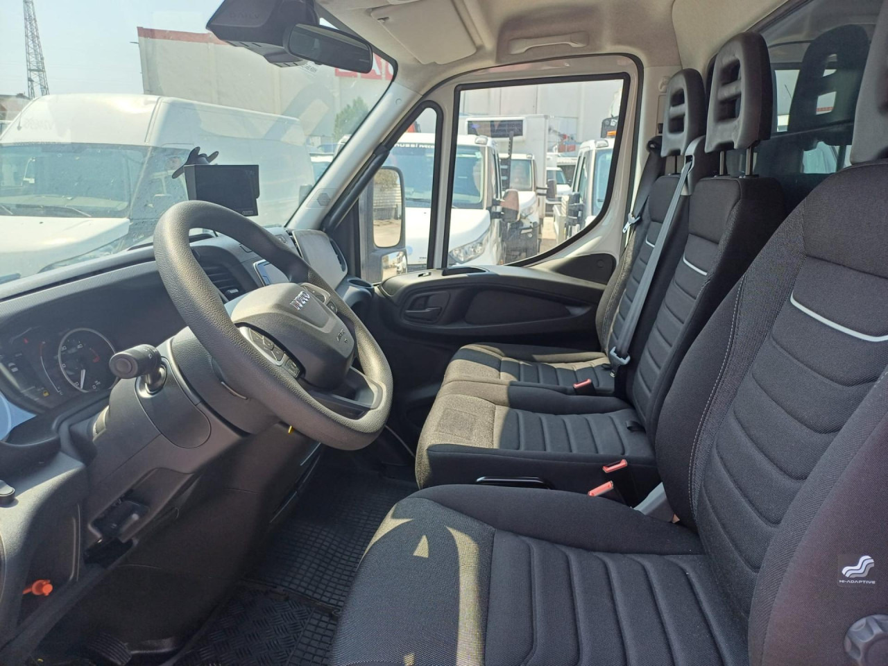 IVECO Daily 70C18H - Autoutilitară cu prelată: Foto 2 IVECO Daily 70C18H - Autoutilitară cu prelată: Foto 2