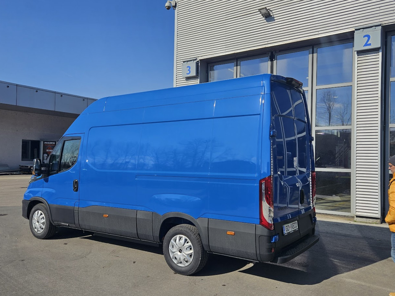 IVECO Daily ELEKTRIČNI 35 C 18H - Transport persoane, Autoutilitară electrică: Foto 2 IVECO Daily ELEKTRIČNI 35 C 18H - Transport persoane, Autoutilitară electrică: Foto 2