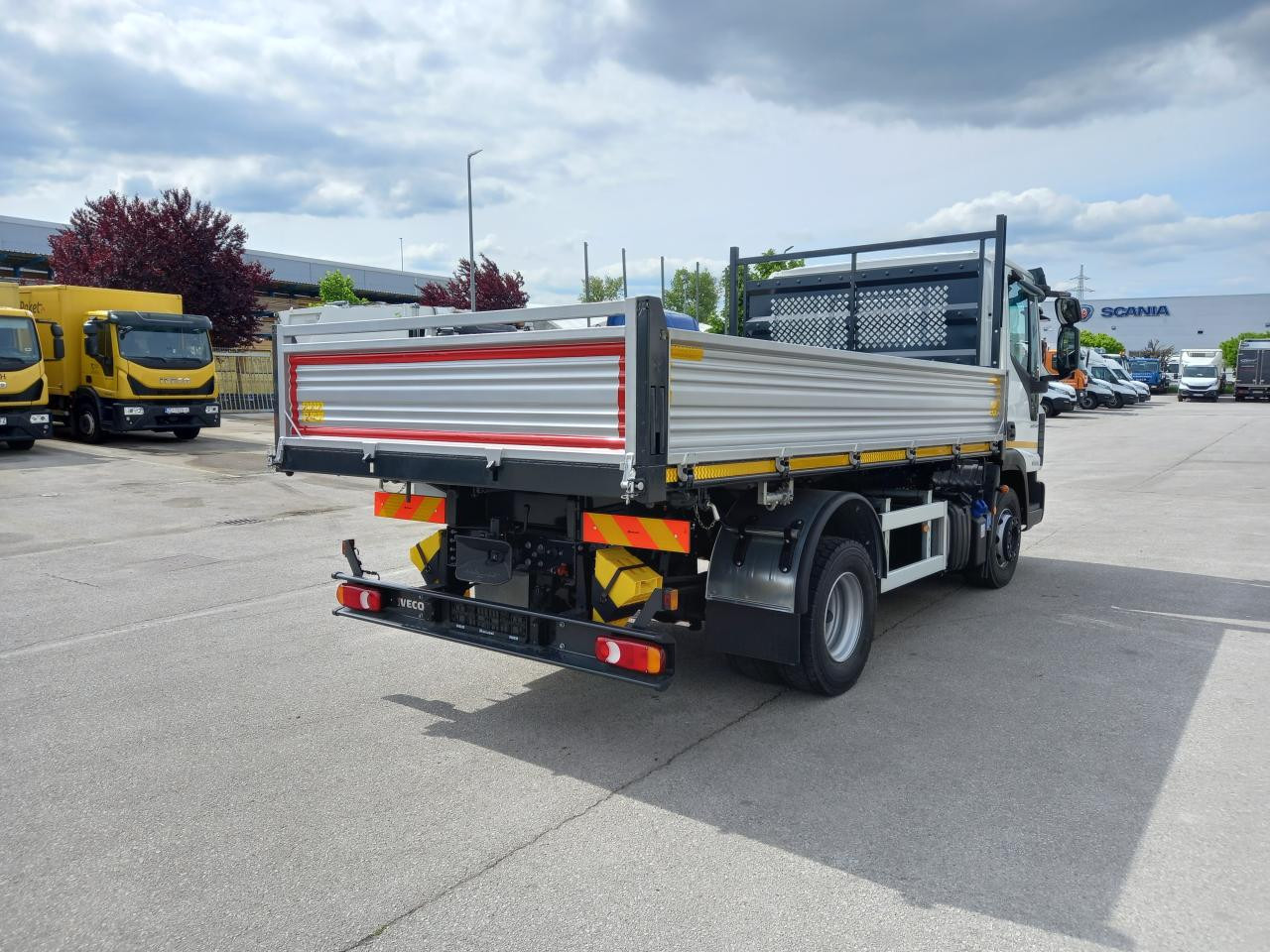 IVECO Eurocargo ML120EL25 - Autoutilitară basculantă: Foto 4 IVECO Eurocargo ML120EL25 - Autoutilitară basculantă: Foto 4