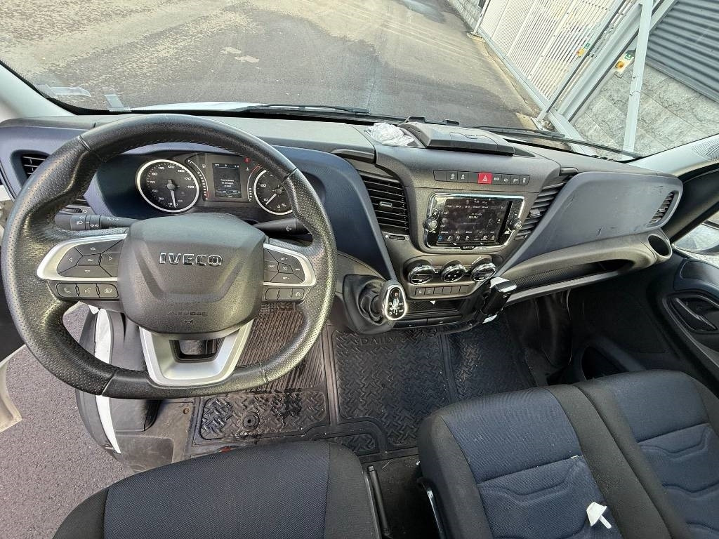 Iveco Daily 35 - NP Hi - Matic - Dubă: Foto 5 Iveco Daily 35 - NP Hi - Matic - Dubă: Foto 5