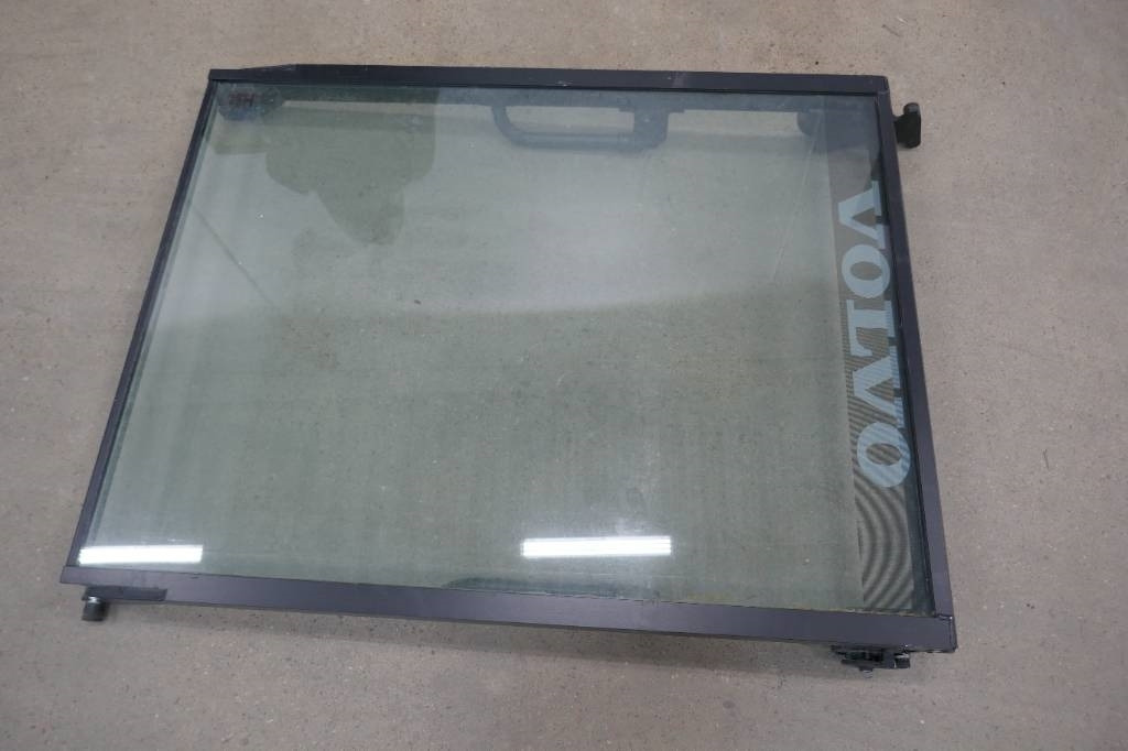 Volvo Framruta Hjullastare - Cabină pentru Utilaje constructii: Foto 4 Volvo Framruta Hjullastare - Cabină pentru Utilaje constructii: Foto 4