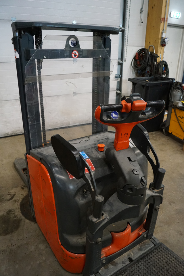 LINDE L14ap - Transpalet la mare înălţime: Foto 5 LINDE L14ap - Transpalet la mare înălţime: Foto 5