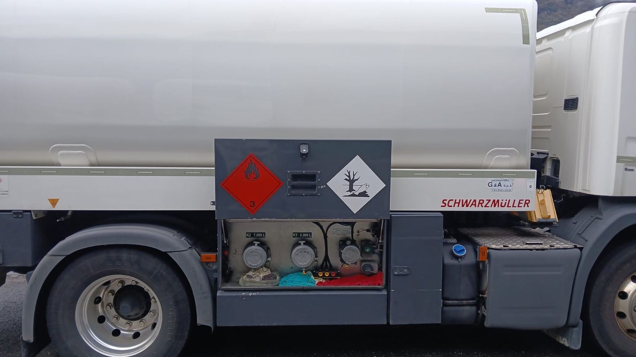 Scania P450 LB 4x2, ADR, Schwarzmueller Anhaenger Fuel - Camion cisternă: Foto 4 Scania P450 LB 4x2, ADR, Schwarzmueller Anhaenger Fuel - Camion cisternă: Foto 4