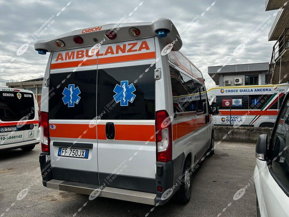 FIAT FIAT 290 DUCATO - Ambulanță: Foto 2 FIAT FIAT 290 DUCATO - Ambulanță: Foto 2