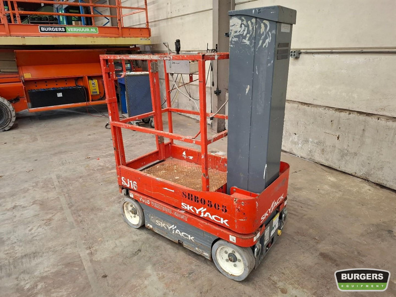 Skyjack SJ16 - Platformă verticală: Foto 5 Skyjack SJ16 - Platformă verticală: Foto 5