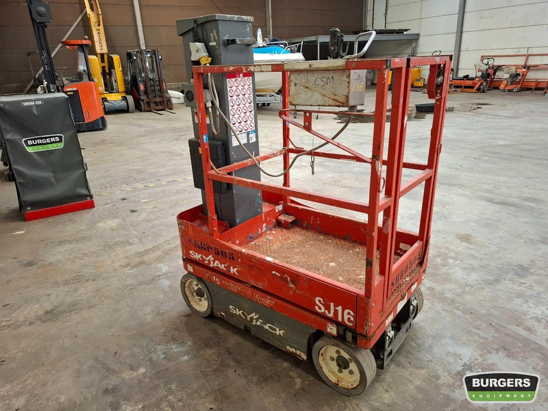 Skyjack SJ16 - Platformă verticală: Foto 2 Skyjack SJ16 - Platformă verticală: Foto 2