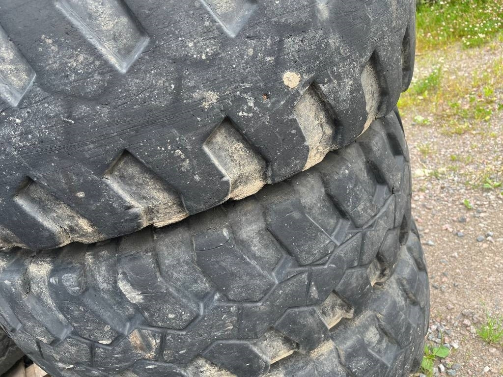 Michelin 335/80-20 till Volvo L30 Zettelmeyer - Anvelopă pentru Utilaje constructii: Foto 3 Michelin 335/80-20 till Volvo L30 Zettelmeyer - Anvelopă pentru Utilaje constructii: Foto 3