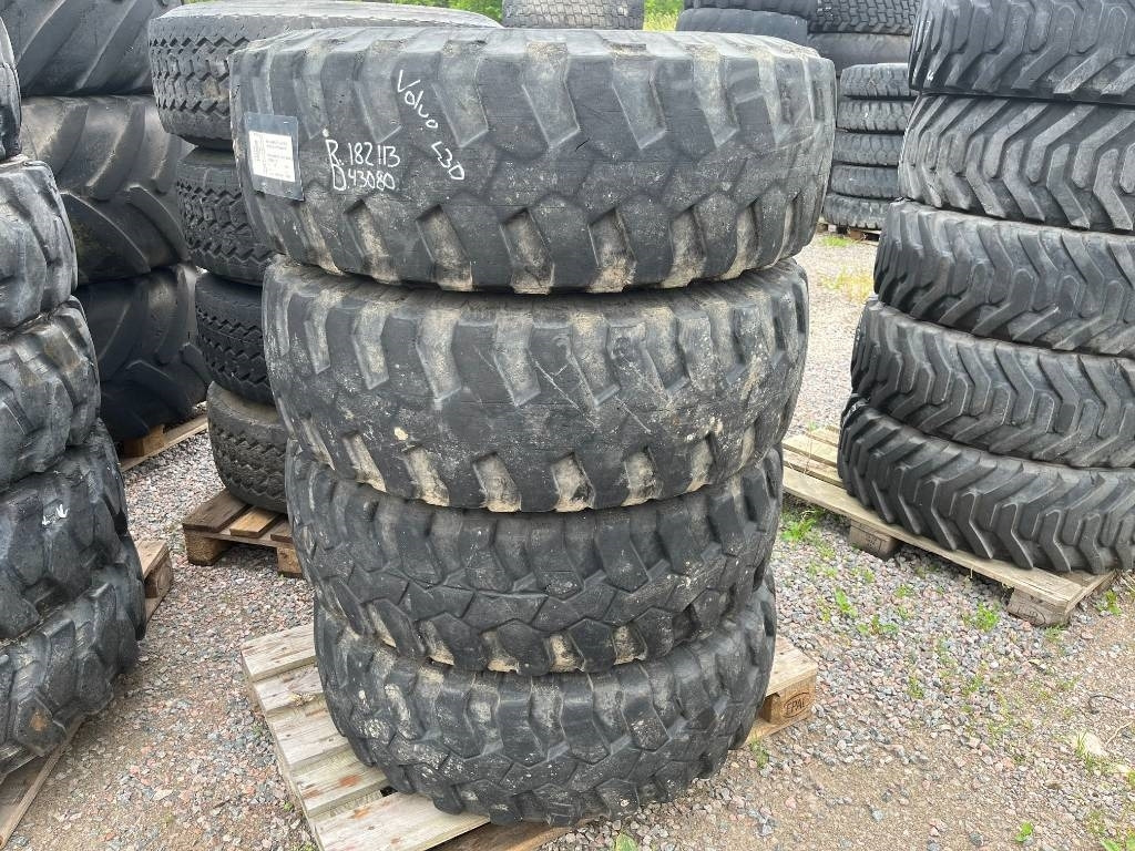Michelin 335/80-20 till Volvo L30 Zettelmeyer - Anvelopă pentru Utilaje constructii: Foto 1 Michelin 335/80-20 till Volvo L30 Zettelmeyer - Anvelopă pentru Utilaje constructii: Foto 1