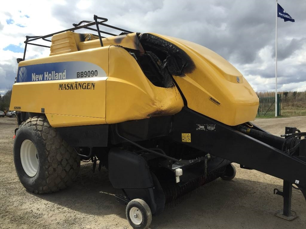 New Holland BB9090 Damaged / Skadad - Presă baloţi dreptunghiulari: Foto 4 New Holland BB9090 Damaged / Skadad - Presă baloţi dreptunghiulari: Foto 4