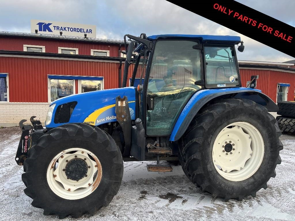 New Holland T 5070 Dismantled. Only spare parts - Tractor agricol: Foto 1 New Holland T 5070 Dismantled. Only spare parts - Tractor agricol: Foto 1
