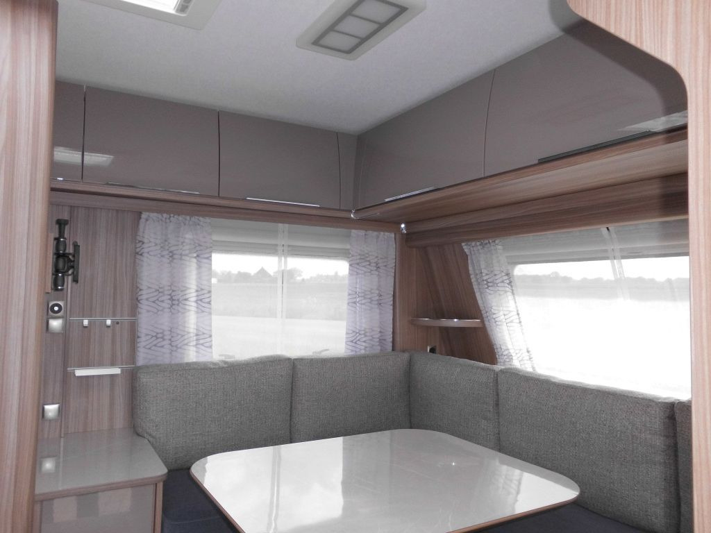 Fendt Tendenza 560 SFDW 2000kg. Batterie 75Ah Vivara Fendt Tendenza 560 SFDW mit Extras %Lagerabverkauf% - Rulotă: Foto 5 Fendt Tendenza 560 SFDW 2000kg. Batterie 75Ah Vivara Fendt Tendenza 560 SFDW mit Extras %Lagerabverkauf% - Rulotă: Foto 5