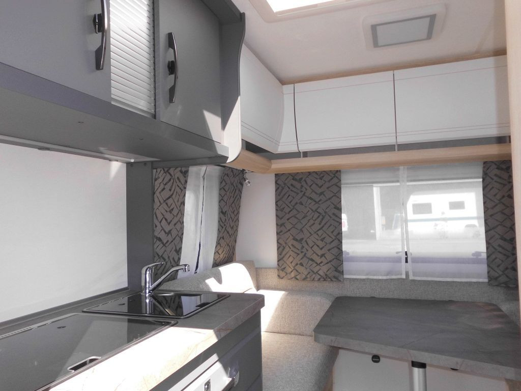 Hobby De Luxe 400 SFe 2025 1500kg. Hobby De Luxe 400 SFe Lagerabverkauf! - Rulotă: Foto 1 Hobby De Luxe 400 SFe 2025 1500kg. Hobby De Luxe 400 SFe Lagerabverkauf! - Rulotă: Foto 1