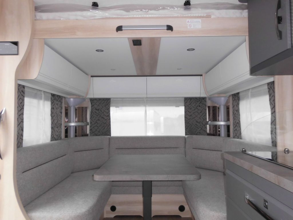 Hobby De Luxe 515 UHL 2025 2000kg. AUTARK AMBIENTE Hobby De Luxe 515 UHL mit Extras, Lagerabverkauf! - Rulotă: Foto 1 Hobby De Luxe 515 UHL 2025 2000kg. AUTARK AMBIENTE Hobby De Luxe 515 UHL mit Extras, Lagerabverkauf! - Rulotă: Foto 1