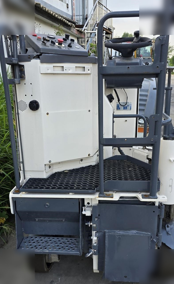 2010 WIRTGEN W35 - Utilaje pentru frezare: Foto 4 2010 WIRTGEN W35 - Utilaje pentru frezare: Foto 4