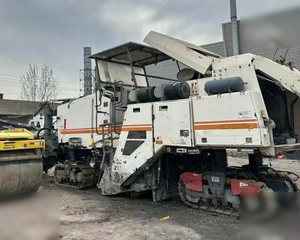 2011 WIRTGEN W2100 - Utilaje pentru frezare: Foto 1 2011 WIRTGEN W2100 - Utilaje pentru frezare: Foto 1