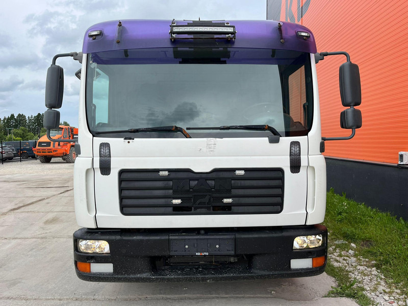MAN TGL 8.180 4x2 PK 4200 YEAR 2013 / PLATFORM L=3710 mm - Camion platformă, Camion cu macara: Foto 3 MAN TGL 8.180 4x2 PK 4200 YEAR 2013 / PLATFORM L=3710 mm - Camion platformă, Camion cu macara: Foto 3