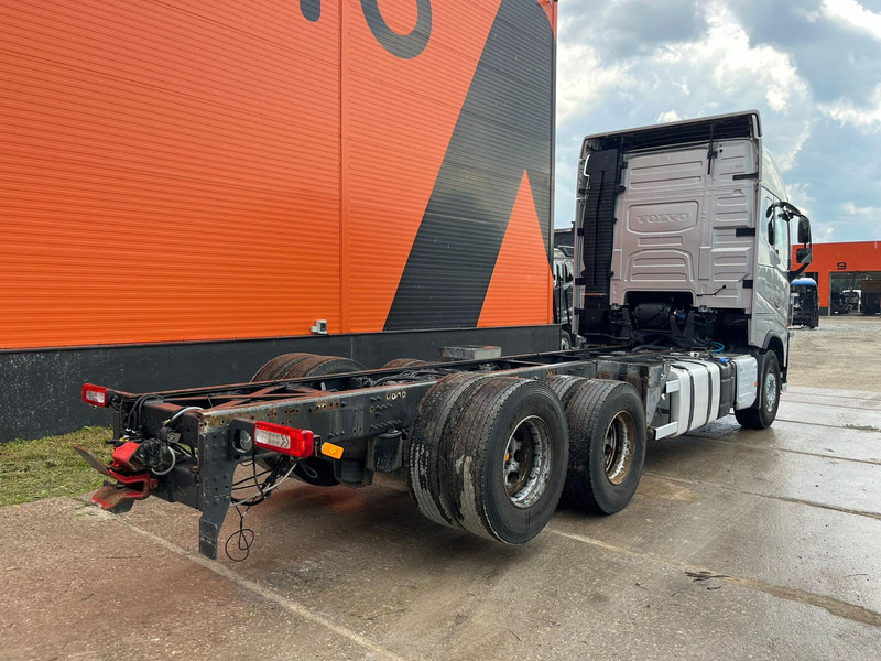 Volvo FH 750 6x4 CHASSIS L=6970 / RETARDER / PTO / TANDEM AXLE LIFT - Camion şasiu: Foto 5 Volvo FH 750 6x4 CHASSIS L=6970 / RETARDER / PTO / TANDEM AXLE LIFT - Camion şasiu: Foto 5