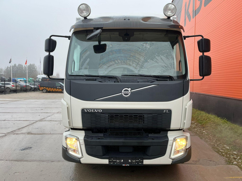 Volvo FL 210 4x2 BOXHEATING / BOX L=8757 mm - Camion furgon: Foto 3 Volvo FL 210 4x2 BOXHEATING / BOX L=8757 mm - Camion furgon: Foto 3