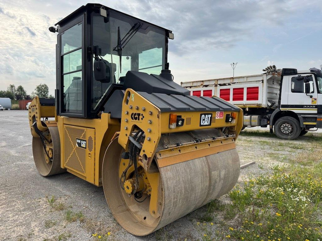 Caterpillar CD54B - Cilindru compactor pentru asfalt: Foto 4 Caterpillar CD54B - Cilindru compactor pentru asfalt: Foto 4