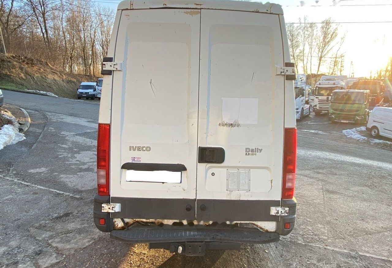 IVECO Daily 35S12 - Dubă: Foto 4 IVECO Daily 35S12 - Dubă: Foto 4